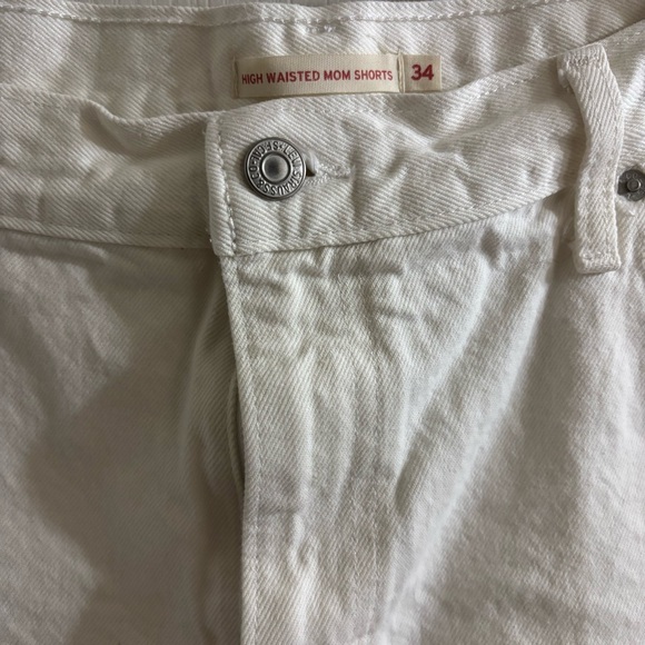 Levi's Cream Jean Shorts - Picture 2 of 3